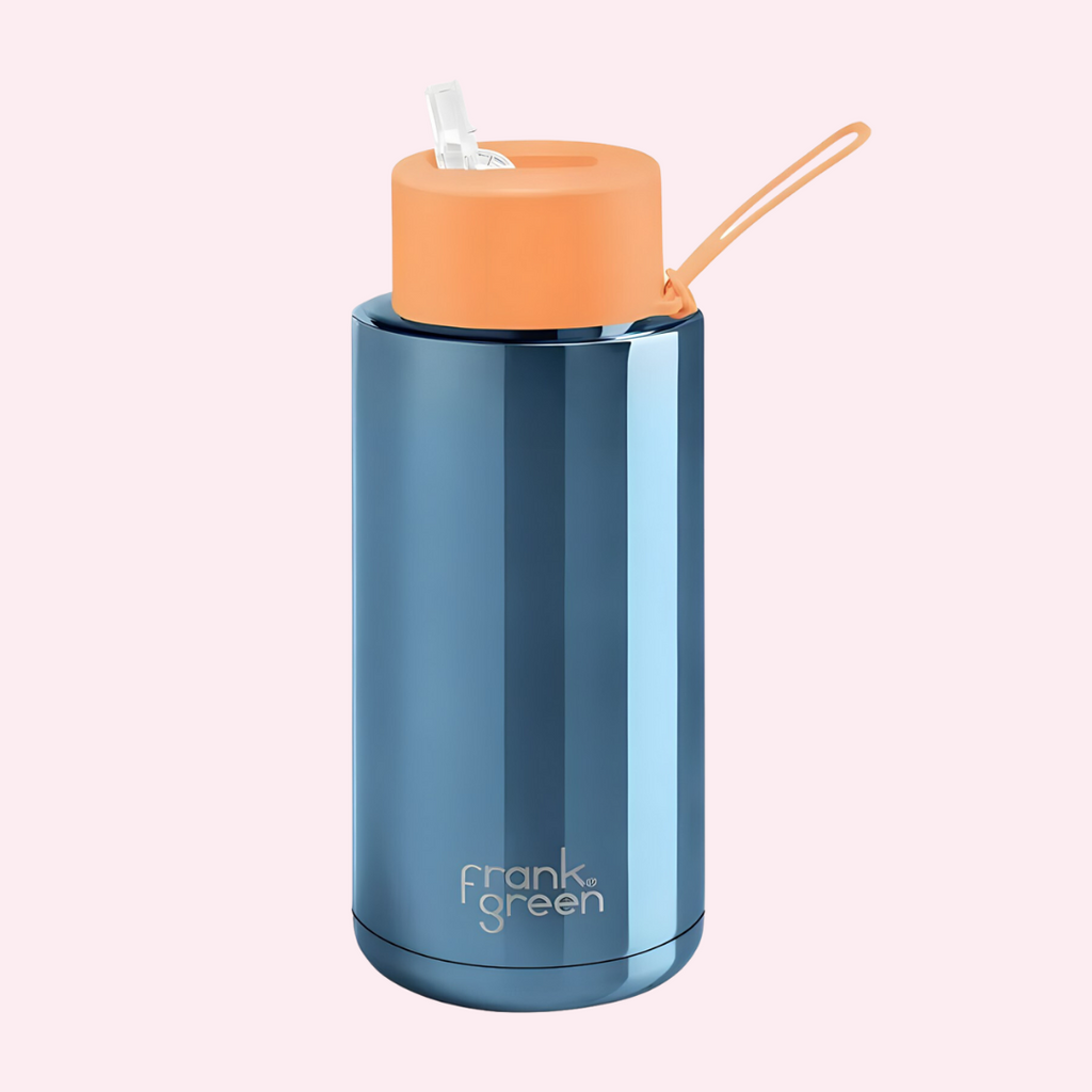 https://www.lunchboxmini.com/cdn/shop/files/FrankGreenCeramicDrinkBottle1L-ChromeBlue_NeonOrangeLid_324699c3-5ef4-4fbb-a5f6-deab20d5fd41_1024x1024.png?v=1689116492