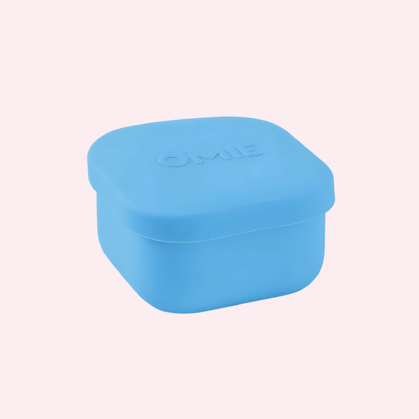 https://www.lunchboxmini.com/cdn/shop/files/OmieSnackSiliconeSnackBox-Blue_grande.png?v=1689054533